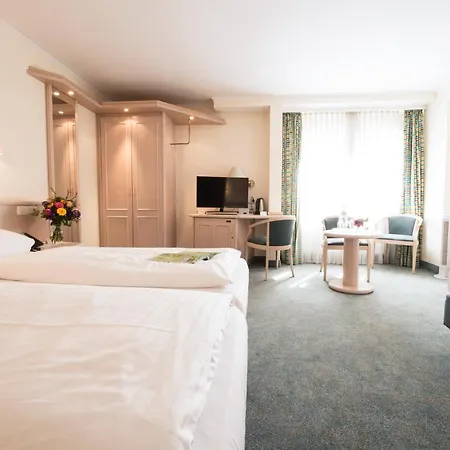 Traube Ruedesheim Рюдесгайм-ам-Райн