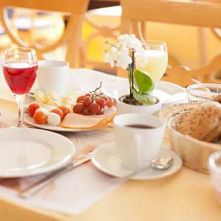 Traube Ruedesheim Рюдесгайм-ам-Райн